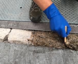 RIPARAZIONE GIUNTO DI COLLEGAMENTO PAVIMENTO – RAMPA SEMOVENTE