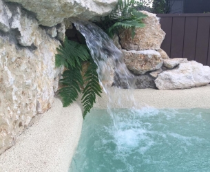 PISCINA CON FONTANA